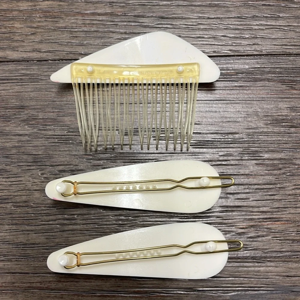Vintage HAIRCRAFT Comb and Barrettes - Hair Clips NWT Hawaiian Print Design
